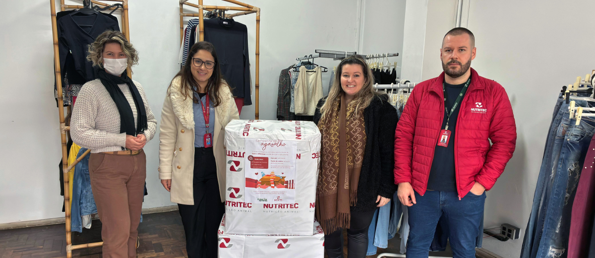 Colaboradores da Nutritec realizam entrega da Campanha do Agasalho ao Varal Solidário de Estrela
